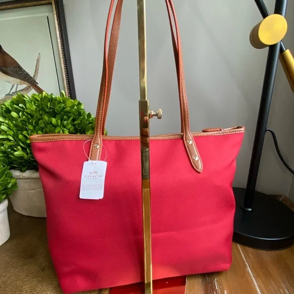Coach NWT Sawyer Canvas Large Tote Bag Classic Red Turnlock - Picture 9 of 17